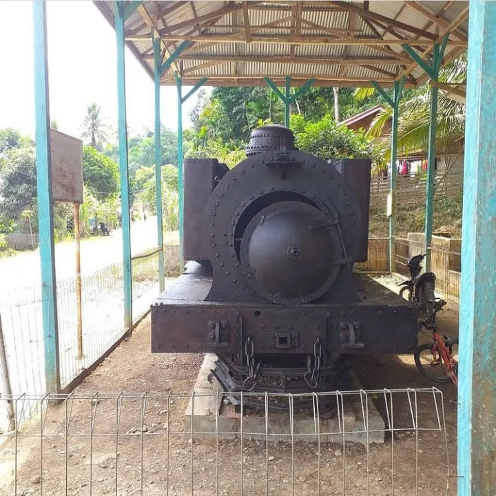 KERETA LOKOMOTIF