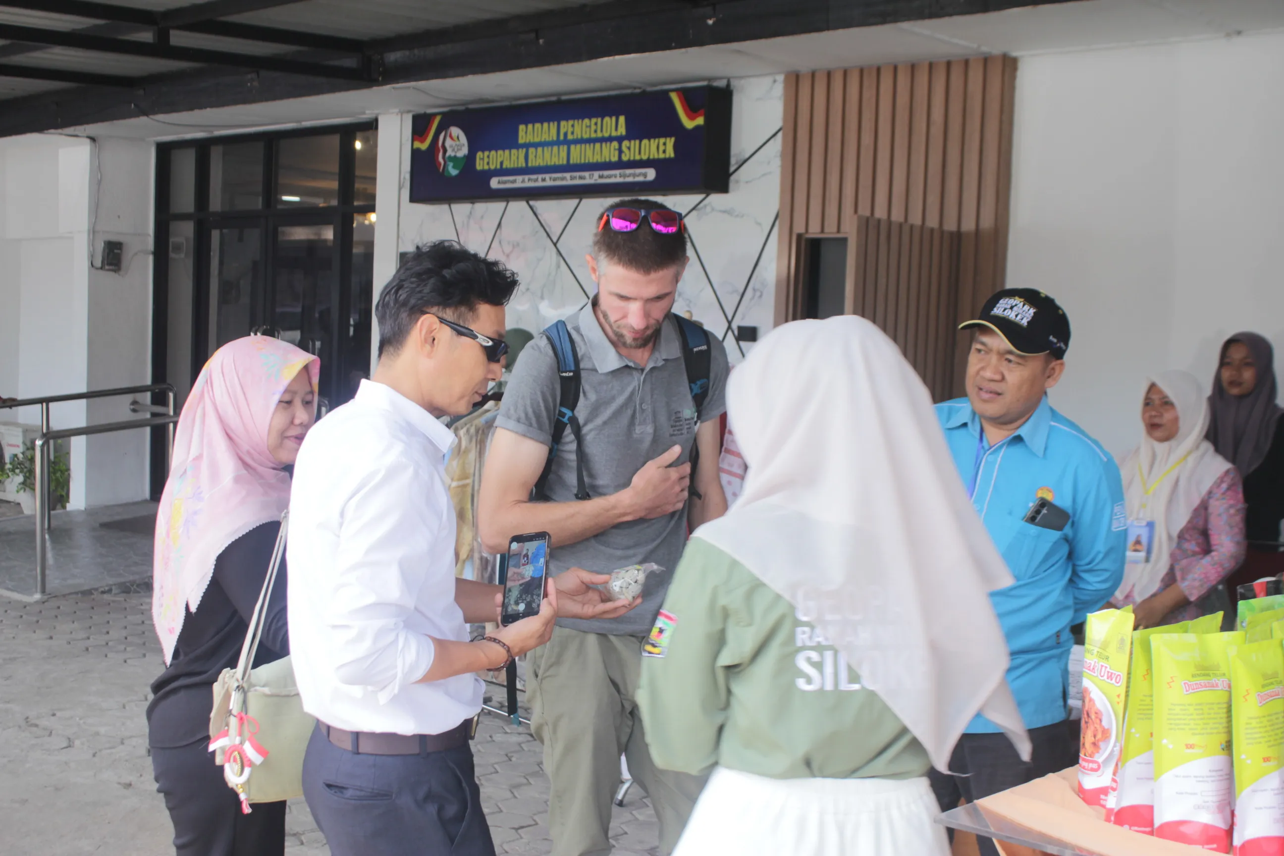 KUNJUNGAN EVALUATOR UNESCO KE PUSAT INFORMASI GEOPARK