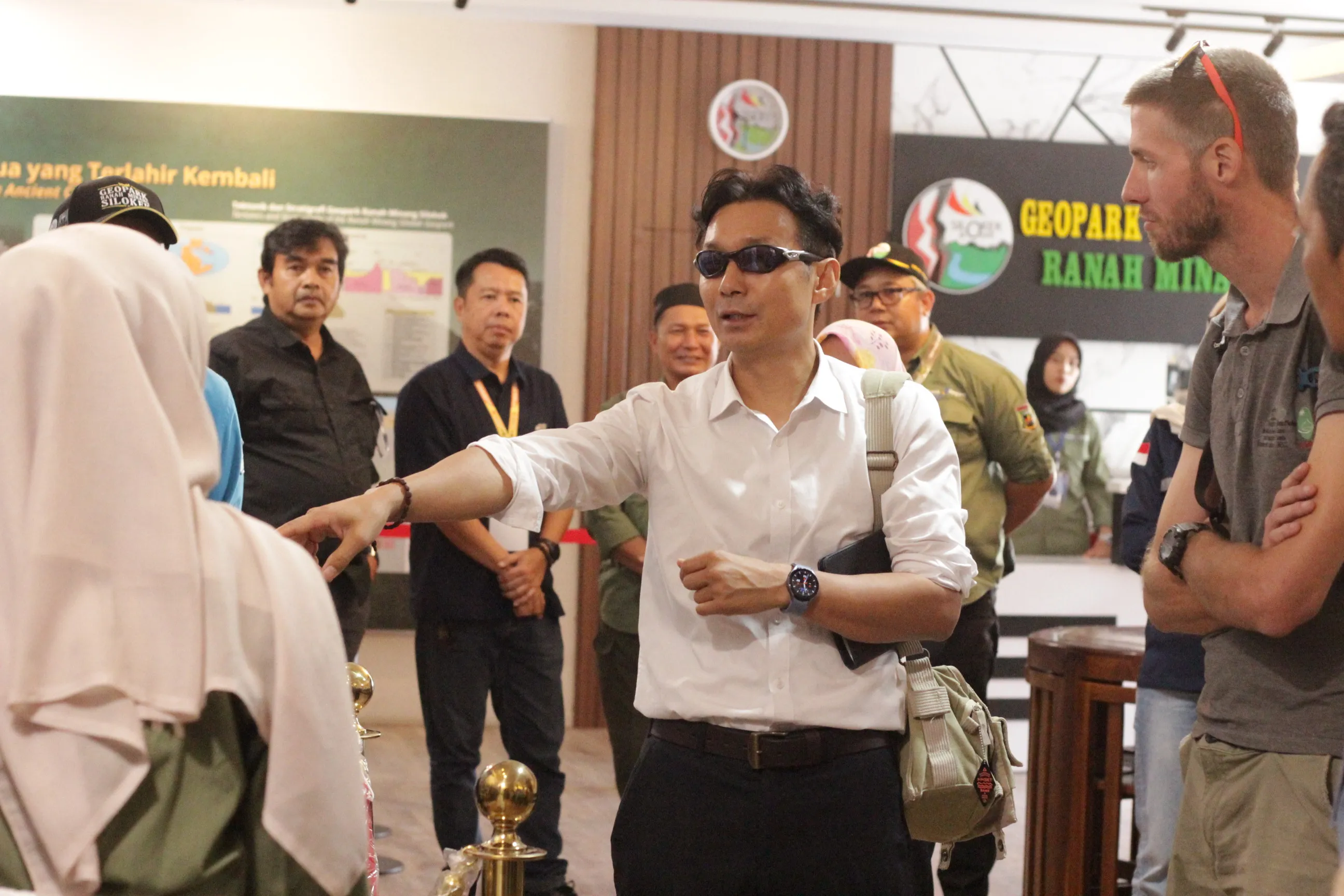 KUNJUNGAN EVALUATOR UNESCO KE PUSAT INFORMASI GEOPARK