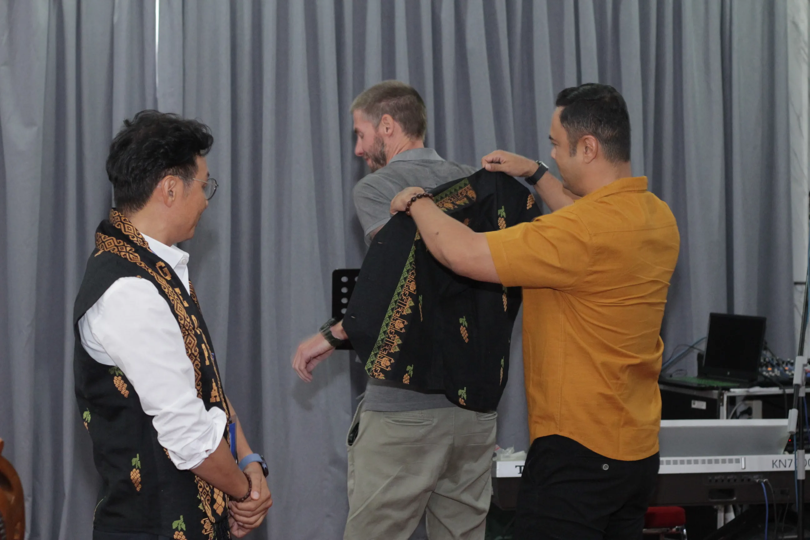 KUNJUNGAN EVALUATOR UNESCO KE RUMAH DINAS BUPATI SIJUNJUNG