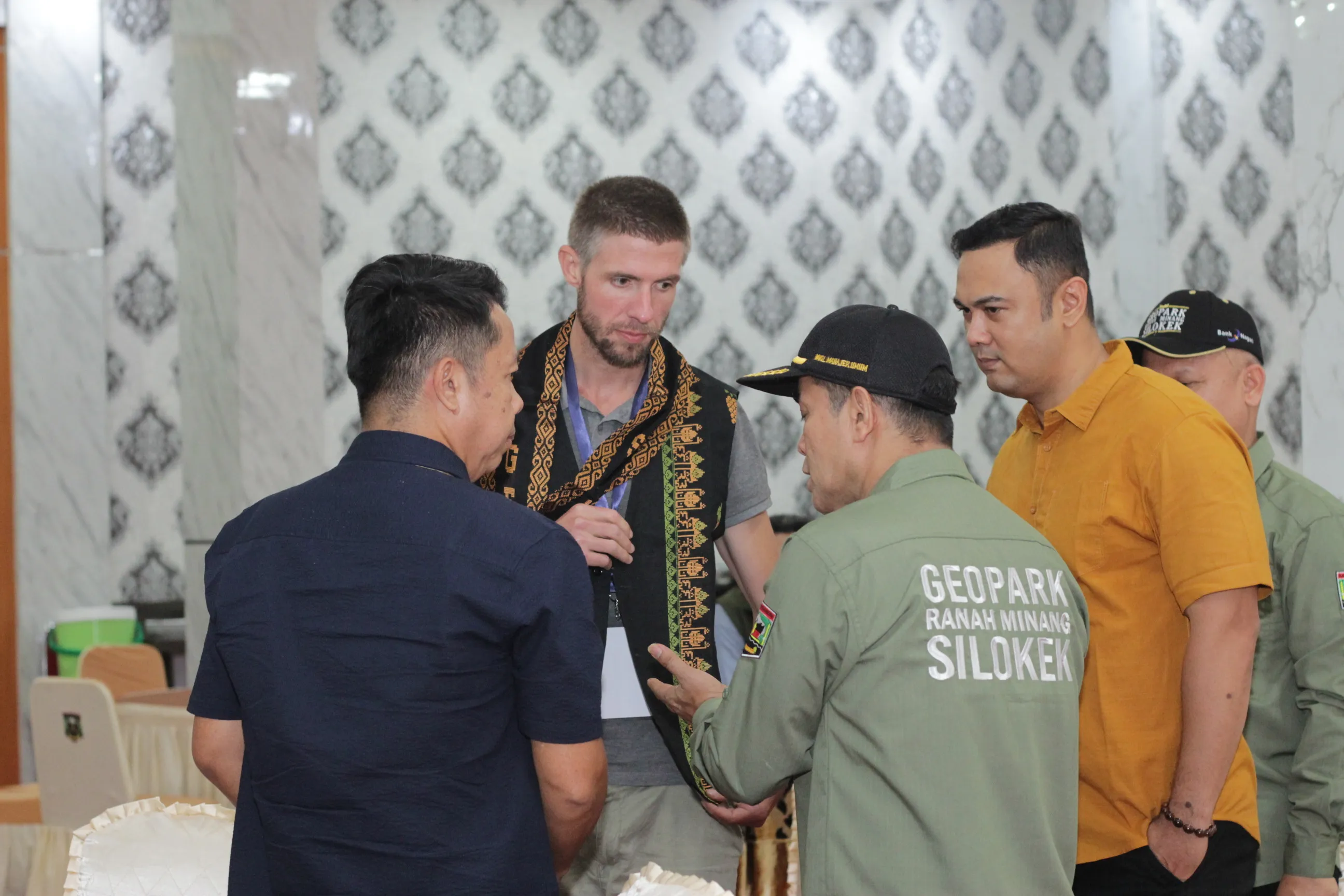 KUNJUNGAN EVALUATOR UNESCO KE RUMAH DINAS BUPATI SIJUNJUNG