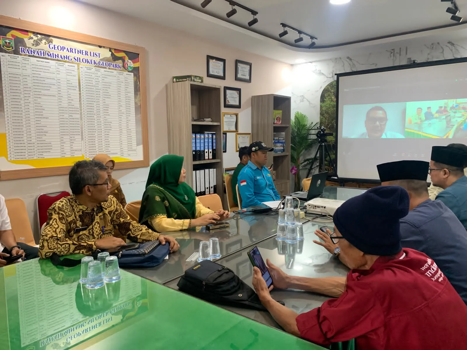 FOCUS GROUP DISCUSION, PENETAPAN GEOPARK NASIONAL RANAH MINANG SILOKEK.